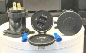 1020  USB   2USB CR1020 () QC3.0 ..