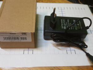   7Li 29,4V 1A LP 121    24V 2A (    29,4 V 1A ) ( 5,5_2,5 mm ) LP 121 ( 1) .