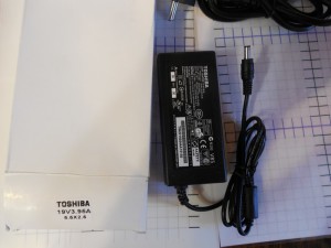 ..   TOS 19V 3,95A 5,5_2,5 Lp 604