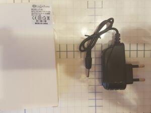 СЗУ 4,2V 0,5А тонкая черная (3,5mm) ( к фонарям ) LP85 ( 0,2 держит - выдает) 